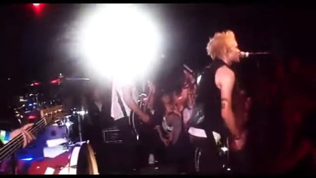 Sum 41 "We're All to Blame" at the Lyric Theatre смотреть онлайн