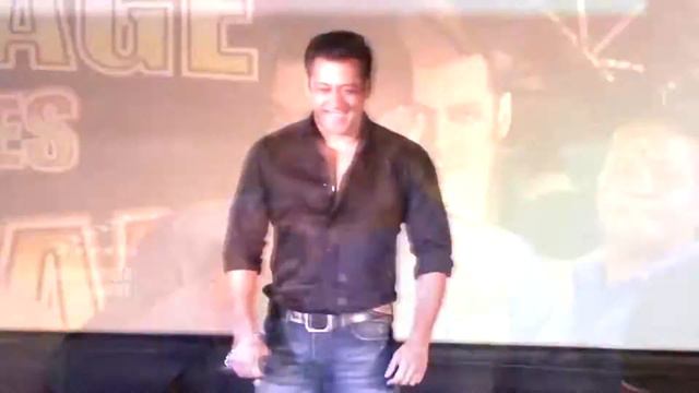 Ranveer Singh & Shah Rukh Khans Jabra Fan FUNNY DUBSMASH | 13th March 2016 смотреть онлайн