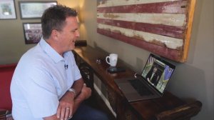 Governor Kevin Stitt speaks with Pastor Bill Scheer