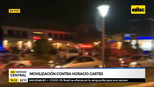 Manifestación contra Horacio Cartes frente a banco смотреть онлайн