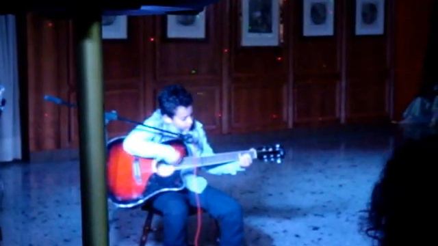 MATTEO canta Gianni Morandi (del Vietnam)....e nonno Mario si commuove....mah!! смотреть онлайн