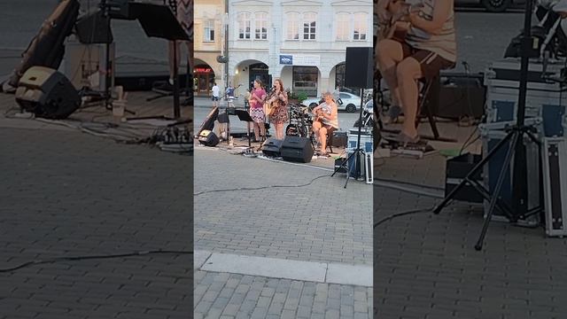 Hudba na náměstí Přemysla Otakara II v Ceských Budějovicích смотреть онлайн