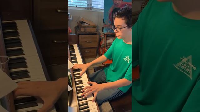 McKenzie plays a segment of Franz Liszt’s Hungarian Rhapsody смотреть онлайн