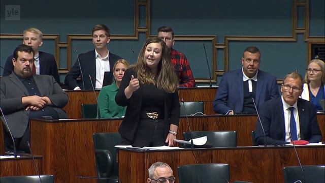 Sanna Antikainen, Miko Bergbom: Päät irti ministereiltä смотреть онлайн