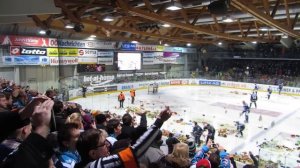 EHC Liwest Black Wings Linz - Teddy Bear Toss 2013/14