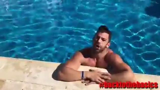 Rob Strauss is taking you Back-to-the-Basics with this pool workout смотреть онлайн