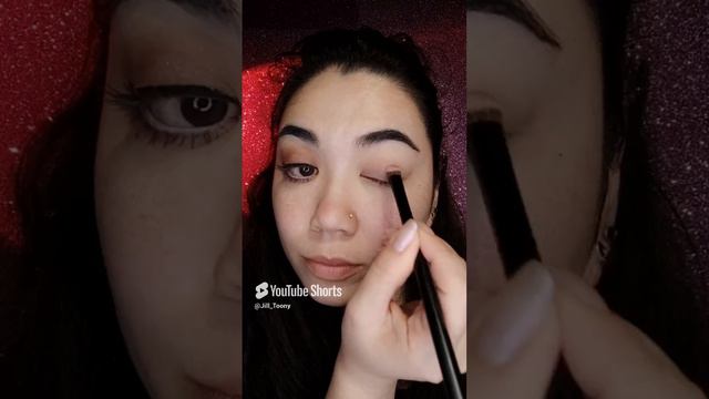 Как поменять форму глаз при помощи макияжа лайфхак  #makeup #бьютиблоггер #beautytutorial #shorts