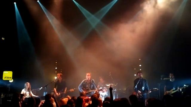 Thees Uhlmann - Schreit den Namen meiner Mutter (Tomte cover) (Waves Festival @ Brut Wien, 4.10.14) смотреть онлайн