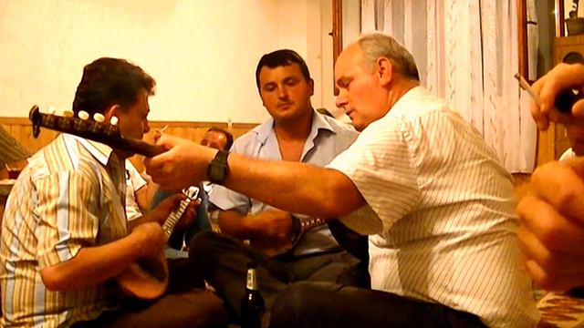 Nuredin e Gzim bytyqi e Muharrem Hoxha BESIM NDRECA E KLEQKA LEGJENDARE, KUSH E HOQI GURIN смотреть онлайн