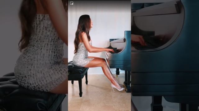 Lola Astanova - Nocturne in C-sharp (Chopin) смотреть онлайн