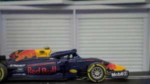 Carrera Mini Guide to F1 - Daniel Ricciardo - Singapore