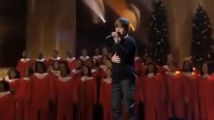 Justin Bieber singing to President Obama and Michelle"Someday at Christmas"