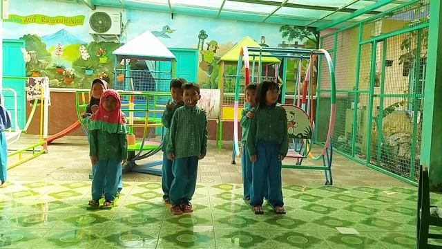 Serunya lomba bersama anak-anak Kelas B RA Arif Rahman Hakim, menyambut hari kemerdekaan RI ke 77 смотреть онлайн