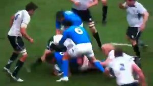 Sergio Parisse bares his arse at Scotland