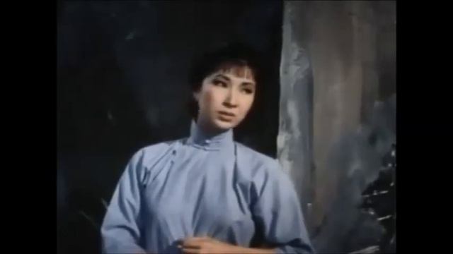 月兒彎彎掛天邊 - 霜華 Shuang Hua / 樂蒂 Betty Loh Ti 寶田明 Akira Takarada смотреть онлайн
