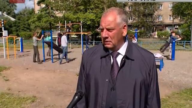 Сергей Митин остался доволен новой спортивной площадкой Парфинской ДЮСШ смотреть онлайн