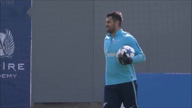 ШОК!!! НЕОБЫЧНЫЙ ПЕНАЛЬТИ ХАЛКА НА ТРЕНИРОВКЕ!!! смотреть онлайн