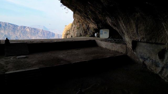 Shapur Cave: A Jewel of Ancient Iranian History. смотреть онлайн