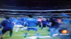 VIDEO 6 Codazo de Cuauhtémoc Blanco y bronca con jugadores Sao Caetano