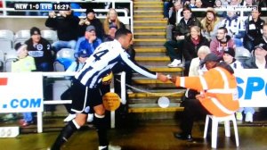 Footballers Earn Too Much? - Newcastle Vs Everton - James Perch Finds a Fiver on the Pitch