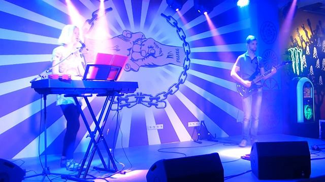 Kate Lem - Too Close (Alex Clare cover) смотреть онлайн