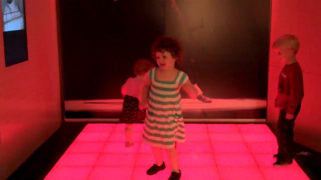 Arden and Alex get down with Michael Jackson at the Grammy Museum смотреть онлайн