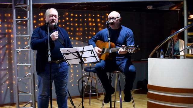 04 Здесь лапы у елей дрожат на весу… - Иван Васильев, Александр Костромин