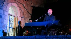 Yonatan Razel sings והיא שעמדה at David's Tomb in Jerusalem, April 3, 2018