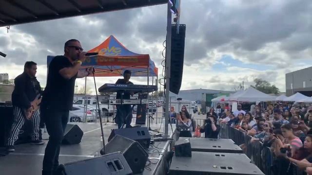 Chris Perez Project en Vivo - Tributo a Selena смотреть онлайн