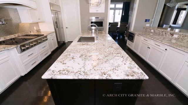 White Kitchen Cabinets With Tan Brown Granite смотреть онлайн
