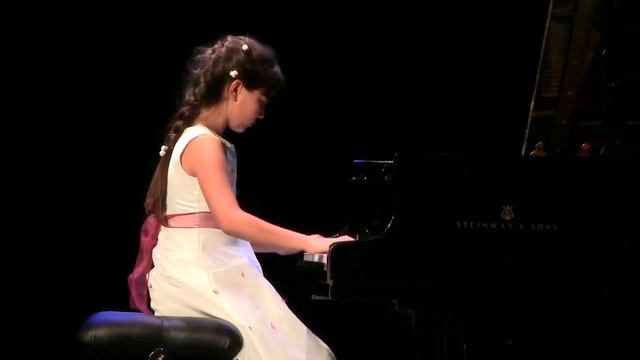 Nina SIKANDARI - Sur les Balançoires de Chostakovitch смотреть онлайн