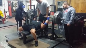 Tom Finn Bench 505lbs @220lbs RAW