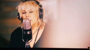 Lucinda Williams - Performing Tom Petty‘s  ROOM AT THE TOP - LIVE