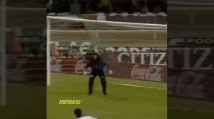 Crazy skills by goalkeeper