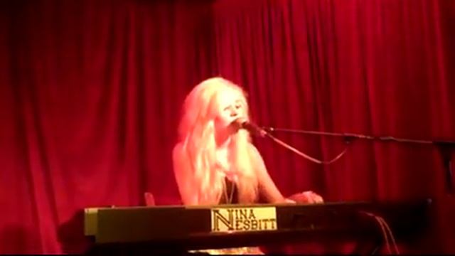 Nina Nesbitt ft Ed Sheeran - Hold You @ The Borderline, London 14/07/12 смотреть онлайн