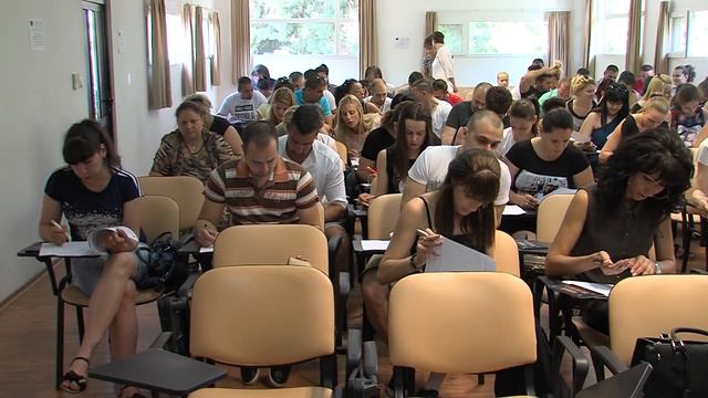 Звездата от хайлайфа Джулиана Гани избра за трети път ВУАРР смотреть онлайн