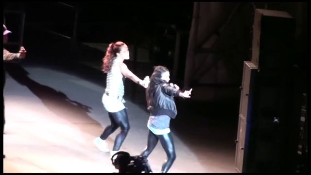 Vanessa Hudgens Live- First Bad Habit смотреть онлайн