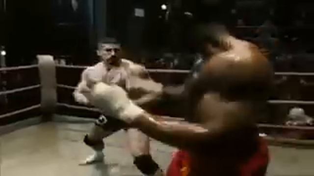 Майкл Джей Уайт vs Скотт Эдкинс (Scott Adkins) смотреть онлайн