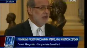 El congresista Daniel Abugattas  no se caya y arremete