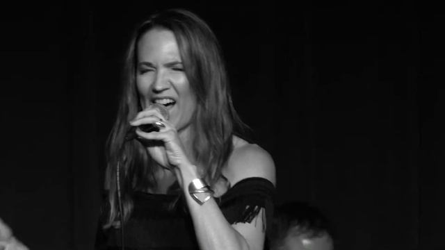 Debbie Anthony at the Castle - Little White Church (Clip) смотреть онлайн