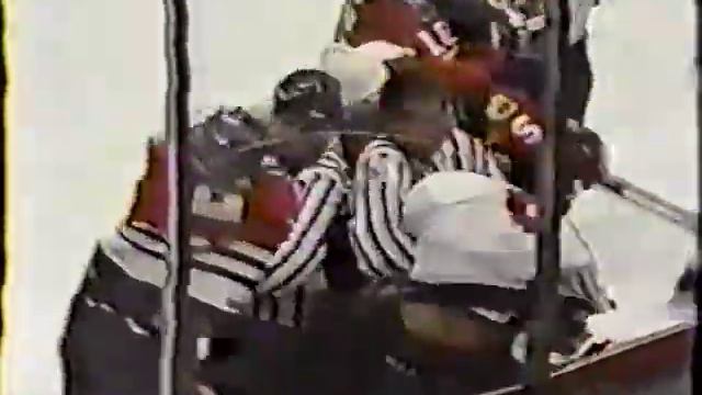 Eric Lindros vs Bryan Marchment смотреть онлайн