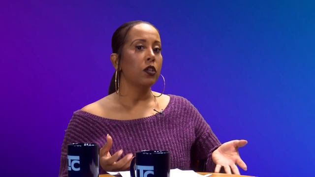 Issue at Hand with Nändi Munson and Alexandra Luciano смотреть онлайн