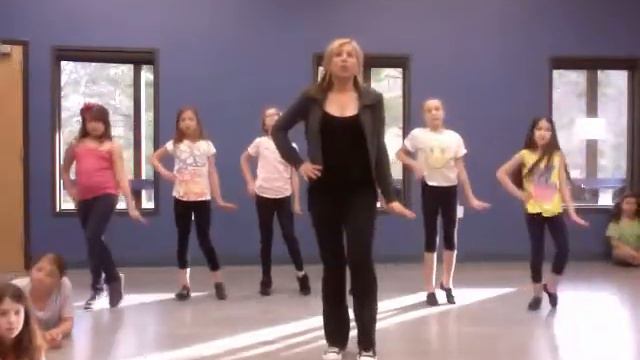 Friday Spotlight- Horton Hears A Who- Bird Girls смотреть онлайн