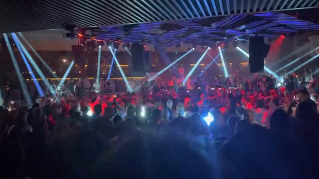 Roger Taylor @ Pacha Ibiza. Duran Duran Touch the sunrise 30/04/22 смотреть онлайн