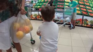 Bebê Fazendo Compras no Mercado com Carrinho de Brinquedo - Supermarket Shopping Cart Toys