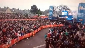 Sondre Holst Enger dances at presentation TdF 16