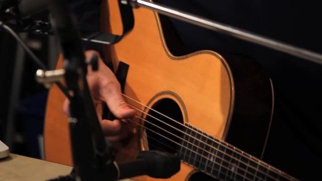 Insight Studio Sessions: Original Song about Lance Armstrong and Barack Obama - John McCutcheon