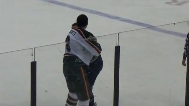 John Scott (HOU) vs Hans Benson (PEO) смотреть онлайн