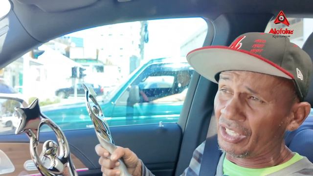 ALOFOKE LE CUMPLE SUEÑO AL VENDEDOR AMBULANTE QUE LE AYUDO CON LA ROPA DEL PREMIO