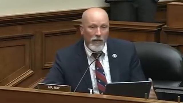 ‘You Are Aware You’re Violating Texas Law’: Chip Roy Confronts Texas Democrat In Tense House Hearin смотреть онлайн